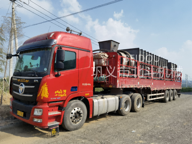 木材骚片AV蜜桃精品一区装车完毕发往四川客户处