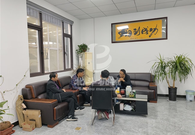 锯末骚片AV蜜桃精品一区迎来远方的客户来访