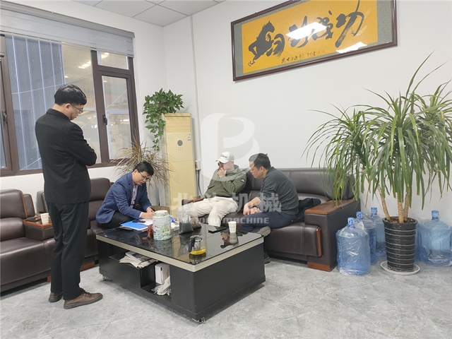 客户探访白丝紧致爆乳自慰喷水AV蜜桃机械的餐厨垃圾骚片AV蜜桃精品一区生产基地