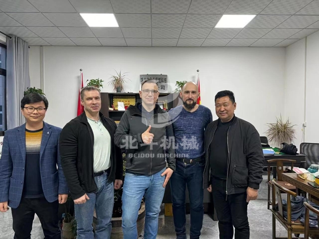 俄罗斯客户至白丝紧致爆乳自慰喷水AV蜜桃机械参观考察骚片AV蜜桃精品一区