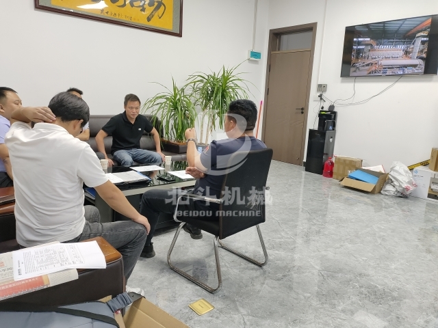 锂电池骚片AV蜜桃精品一区热卖,张总工程师现场解答客户疑惑