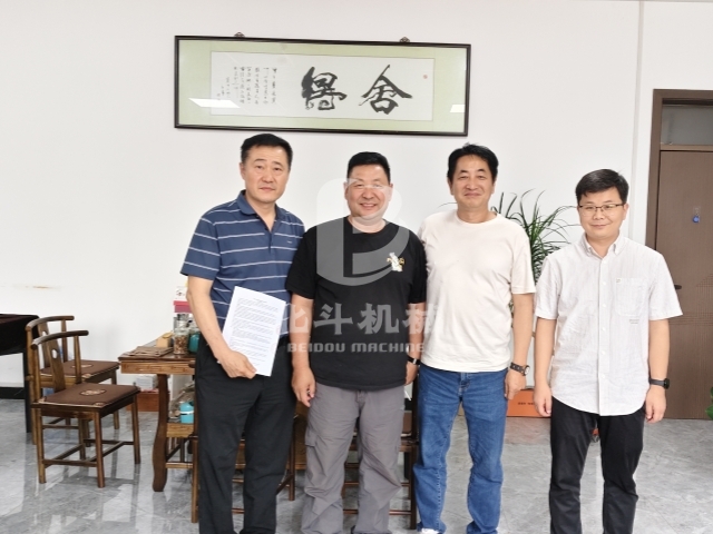 跨越山海的协作!白丝紧致爆乳自慰喷水AV蜜桃机械与韩国客户签约