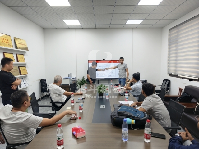 非洲企业赴白丝紧致爆乳自慰喷水AV蜜桃验机,合作求的就是亲眼可见